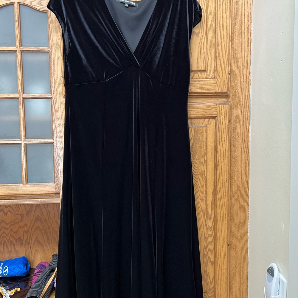 Jones Wear Velvet Dress